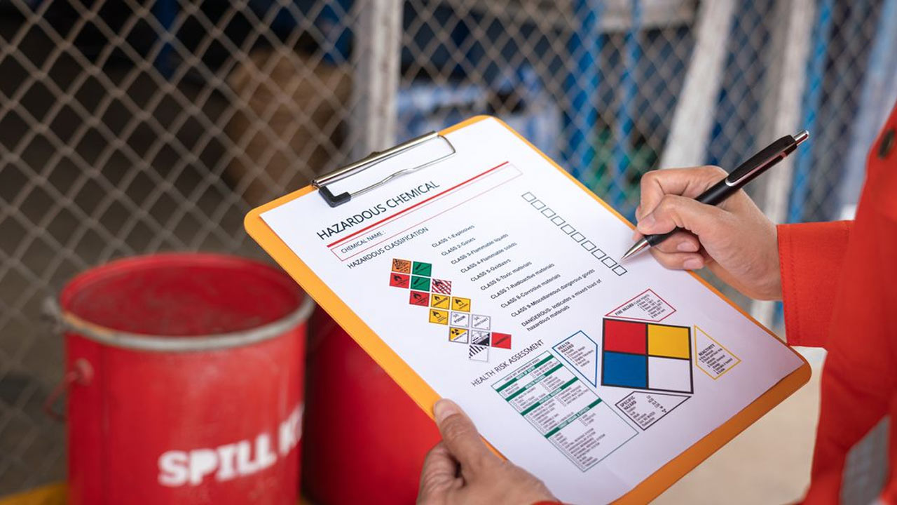 دورة Chemical Safety & Spill Control