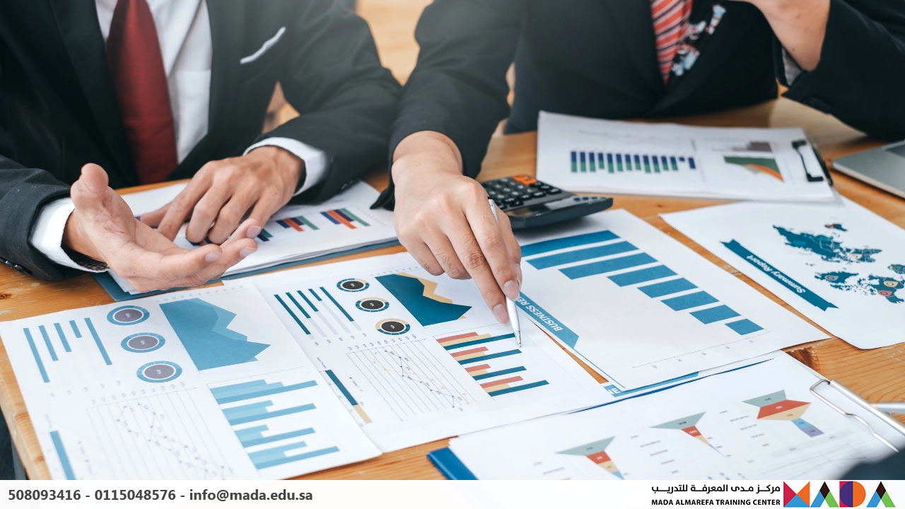 دورة أبحاث السوق وتحليل العملاء